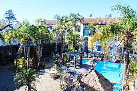 Oceanside Hawks Nest - Kawana Tourism 1