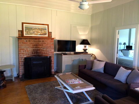 Old Schoolmaster's Cottage On The Barrington River - Kawana Tourism 2