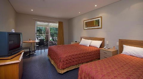 Outback Pioneer Hotel - Kawana Tourism 1