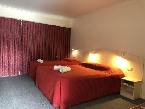 Outback Quarters- Motel Hay - Kawana Tourism 0