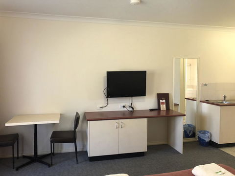 Outback Quarters- Motel Hay - Kawana Tourism 2