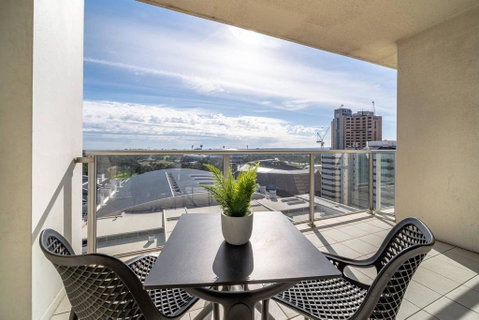Oval View On North Tce-Gym - Pool - Fireworks NYE - Kawana Tourism 2