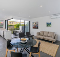 Oxford Steps - Executive 2BR Bulimba Apartment Across from the Park on Oxford St - Kawana Tourism