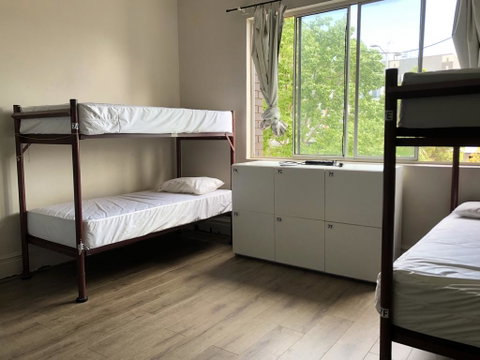 Ozi Inn Backpackers - Kawana Tourism 2