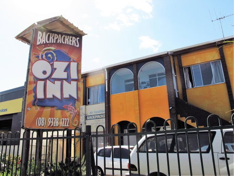 Ozi Inn Backpackers - Kawana Tourism 0