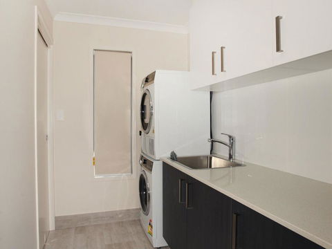 Palm 95 - Modern 4 BDRM Home With Pool - Kawana Tourism 3