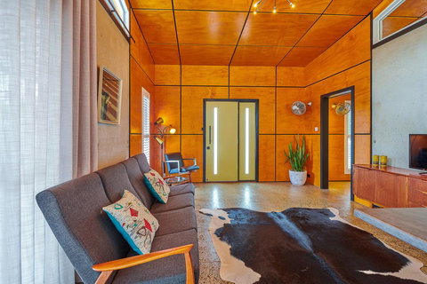 Palm Springs Suite - Kawana Tourism 2