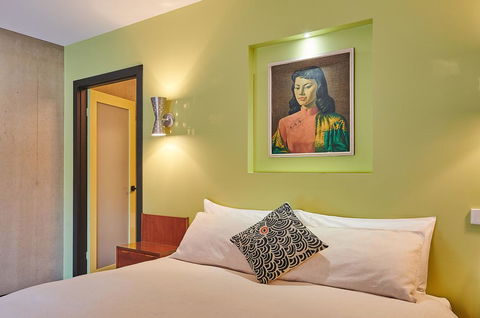 Palm Springs Suite - Kawana Tourism 1