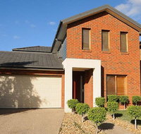 Pampas Grass Homestay A - Kawana Tourism