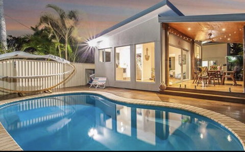 Paradise On The Peninsula - Kawana Tourism 0