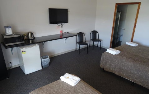 Paringa Hotel Motel - Kawana Tourism 3