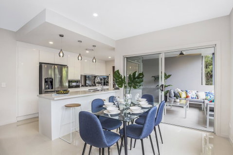 Park Avenue Luxe Townhouse Brand New Sleeps 9 - Kawana Tourism 3