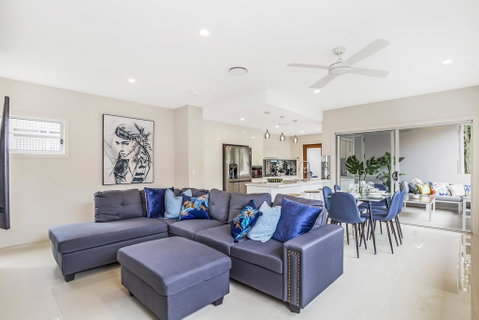 Park Avenue Luxe Townhouse Brand New Sleeps 9 - Kawana Tourism 0