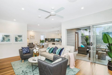 Park Avenue Townhouse Retreat Brisbane Sleeps 10 - Kawana Tourism 0