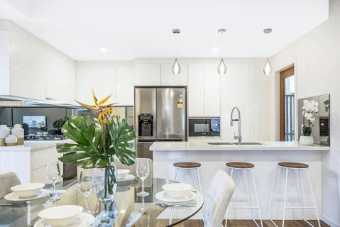 Park Avenue Townhouse Retreat Brisbane Sleeps 10 - Kawana Tourism 1