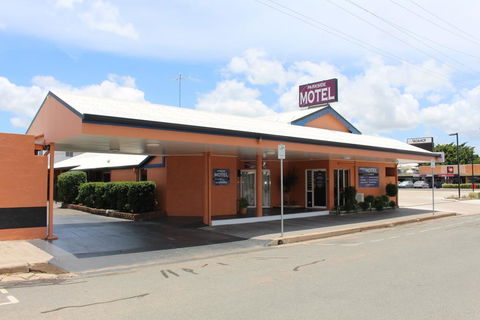 Parkside Motel & Licensed Restaurant - Kawana Tourism 0