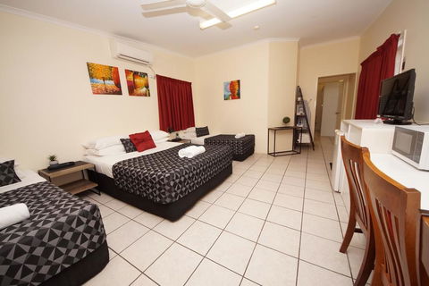 Parkside Motel & Licensed Restaurant - Kawana Tourism 1