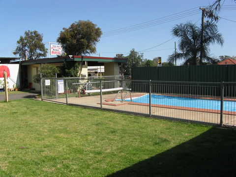 Peak Hill Golden Peak Budget Motel - Kawana Tourism 2