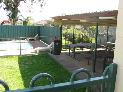 Peak Hill Golden Peak Budget Motel - Kawana Tourism 3
