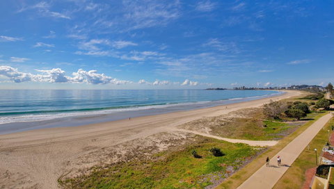 Pelican Sands Beach Resort - Kawana Tourism 1
