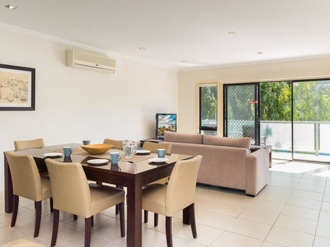 Penguins By The Beach - Kawana Tourism 2