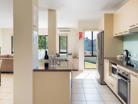 Penguins By The Beach - Kawana Tourism 1