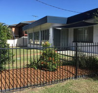 Pet Friendly home walking distance to Surf Beach - North St Woorim - Kawana Tourism