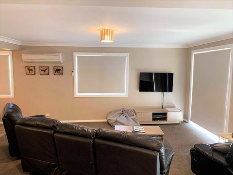 Petersdorf 2 - Jindabyne Townhouse - Kawana Tourism 3