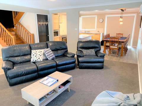 Petersdorf 2 - Jindabyne Townhouse - Kawana Tourism 1