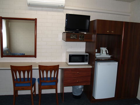 Pigeon House Motor Inn - Kawana Tourism 3