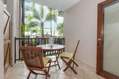 Poolside Studio - Kawana Tourism 1