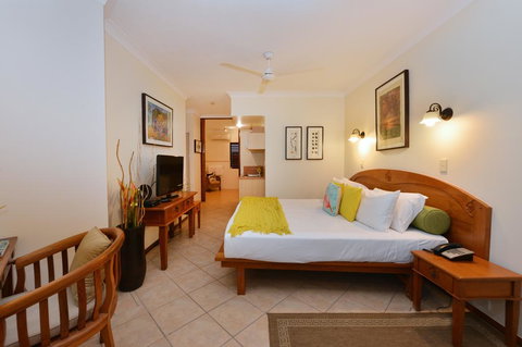 Poolside Studio - Kawana Tourism 2