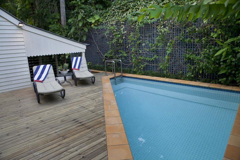 Port Douglas Cottage & Lodge - Kawana Tourism 1
