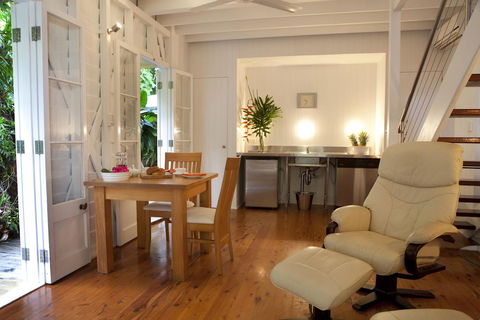 Port Douglas Cottage & Lodge - Kawana Tourism 3