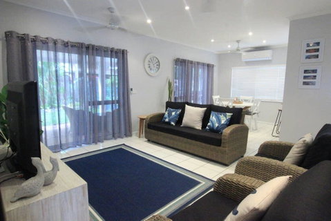 Privacy On Ti Tree Surrounded By Trees - Kawana Tourism 3