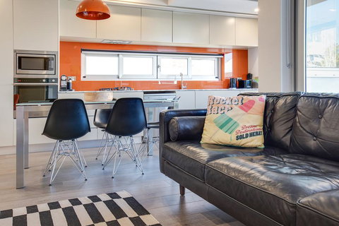 Professional Apartment 15 Minutes From CBD - Kawana Tourism 2