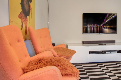 Professional Apartment 15 Minutes From CBD - Kawana Tourism 3