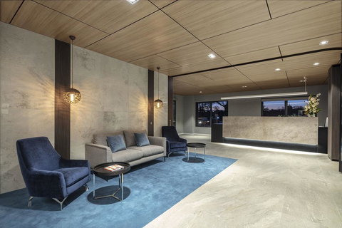 Quality Hotel Lakeside - Kawana Tourism 1