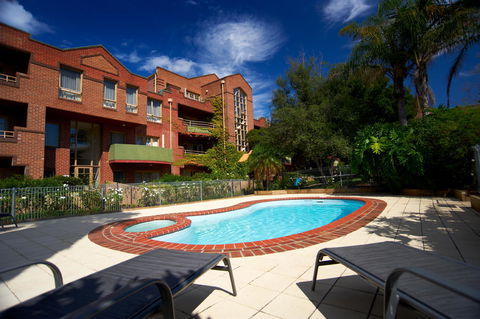 Quest Royal Gardens - Kawana Tourism 0