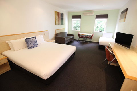 Red Bridge Motor Inn - Kawana Tourism 0