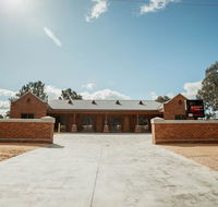 Red Waratah Accommodation - Kawana Tourism