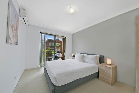 REDFERN 3 BEDROOM APARTMENT FREE PARKING WALK TO CENTRAL STATION NRE187 - Kawana Tourism 3