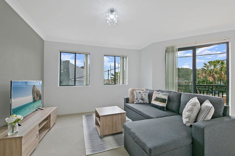 REDFERN 3 BEDROOM APARTMENT FREE PARKING WALK TO CENTRAL STATION NRE187 - Kawana Tourism 0