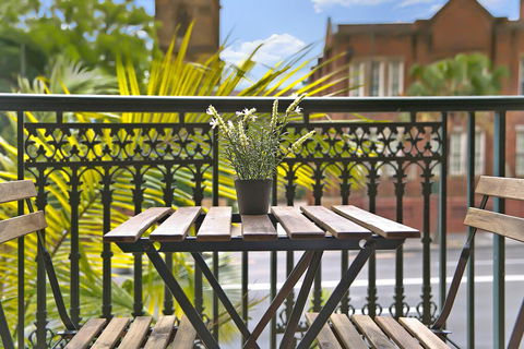 REDFERN 3 BEDROOM APARTMENT FREE PARKING WALK TO CENTRAL STATION NRE187 - Kawana Tourism 1