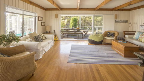 Rennies Retreat-Bushland & Ocean Views - Kawana Tourism 0
