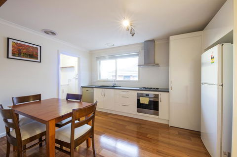 Rent Melbourne - Kawana Tourism 0