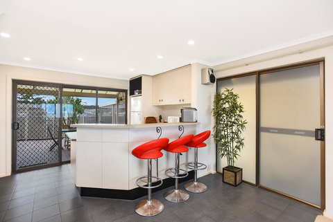 Right On The Beach @ Moana - Kawana Tourism 3