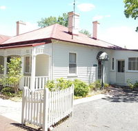 Ross BB Accommodation - Kawana Tourism