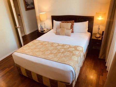 Royal Albert Hotel - Kawana Tourism 2