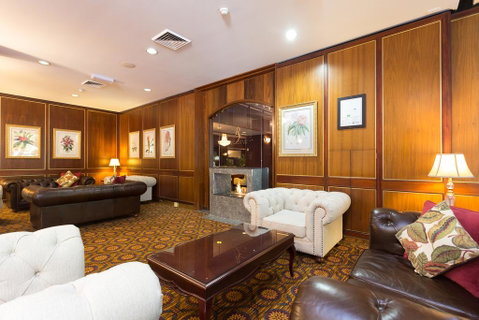 Royal On The Park - Kawana Tourism 2